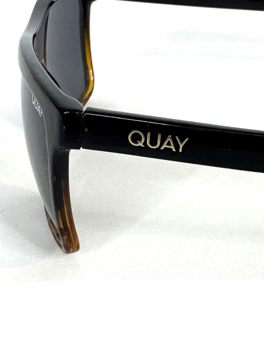 QUAY Australia Let it Run Polarized Sunglasses Black Tortoise Rare